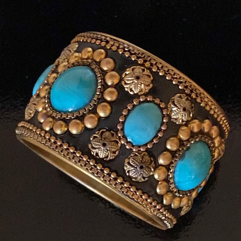 Vintage Faux Turquoise Bold Bangle Bracelet - Picture 2 of 14
